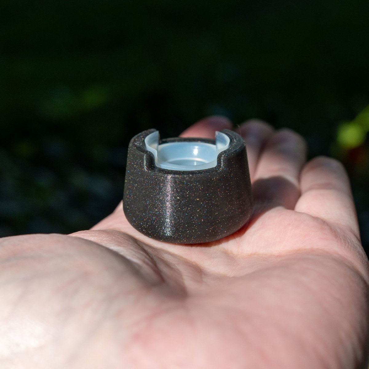 Bubble cap holder lite with silicone insert