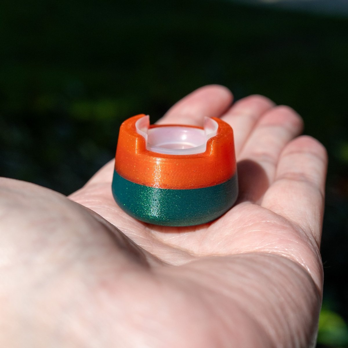Bubble cap holder lite with silicone insert